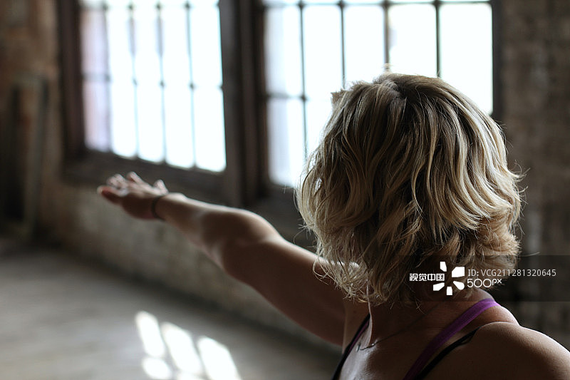 瑜伽战士式图片素材