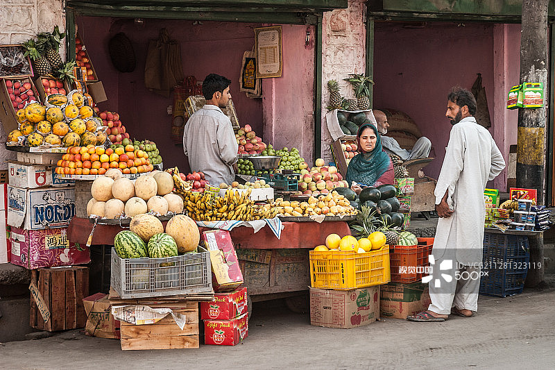 斯里那加街头的水果店 - 喀什米尔图片素材
