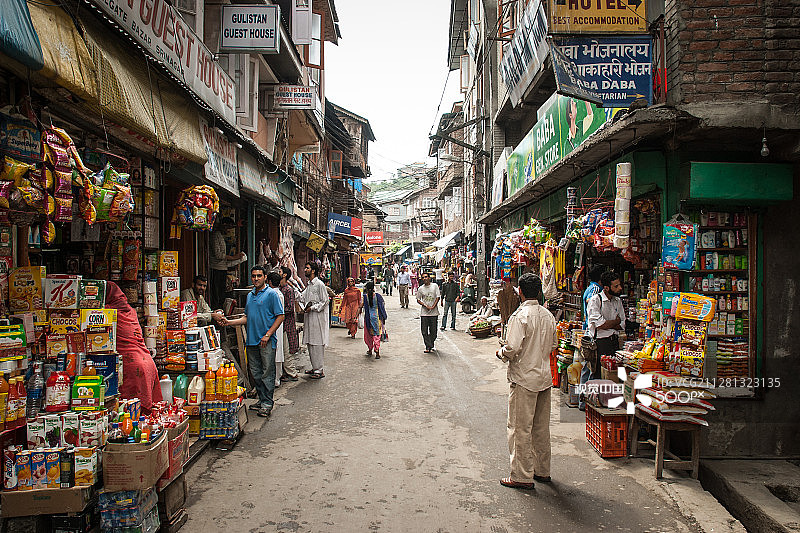 斯利那加-克什米尔繁忙的食品市场图片素材
