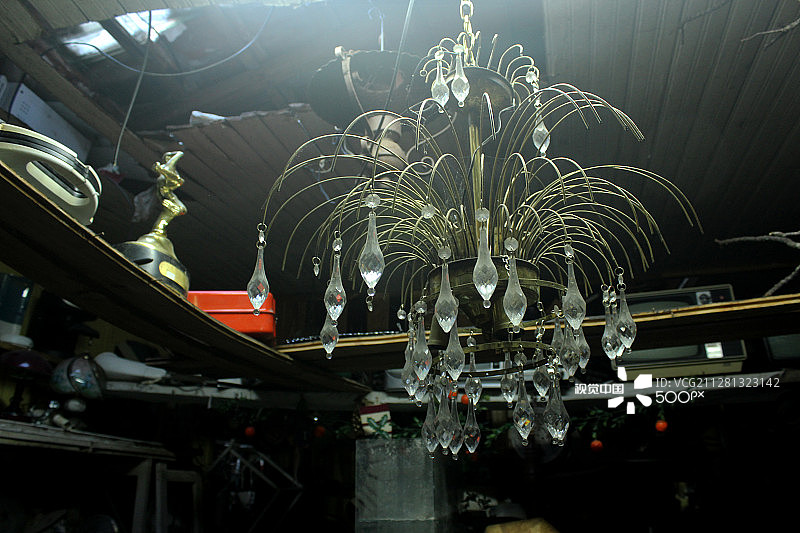 旧吊灯图片素材