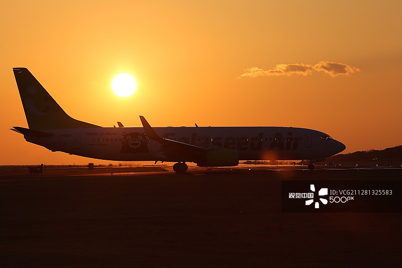 日本熊本机场的日落美景图片素材