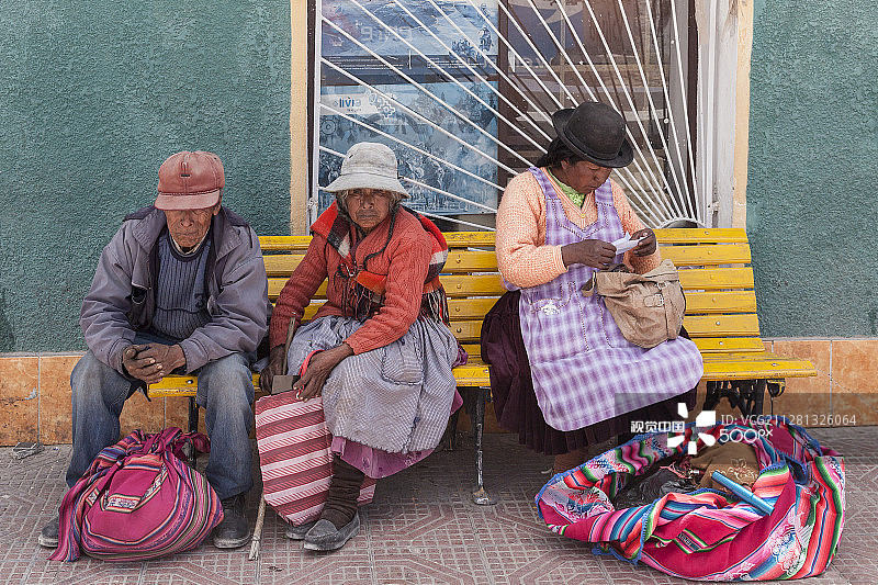 玻利维亚乌尤尼的公交车站图片素材