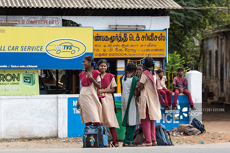 印度金奈街头的学生图片素材