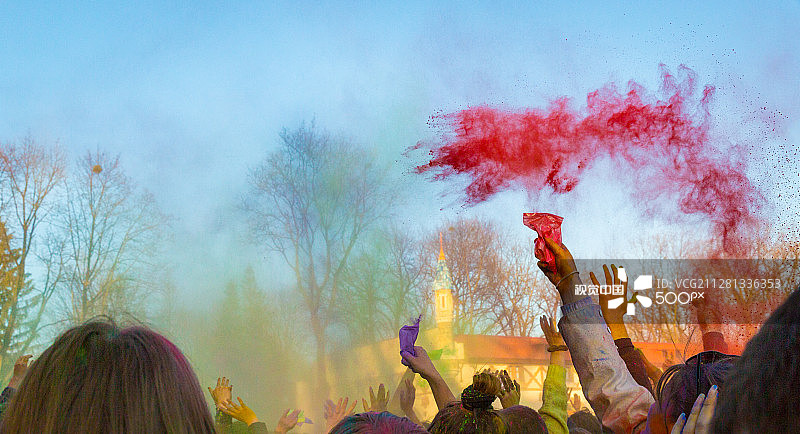 乌克兰哈尔科夫：洒红节庆祝活动图片素材