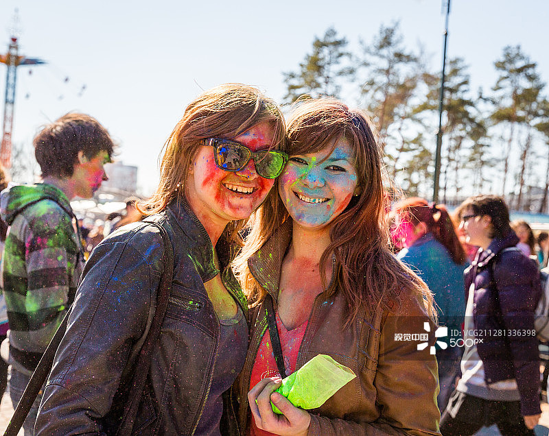 乌克兰哈尔科夫：洒红节庆祝活动图片素材