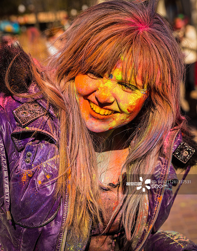 乌克兰哈尔科夫：洒红节庆祝活动图片素材