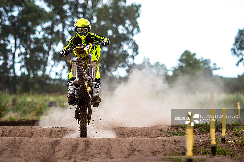 轮式摩托车越野赛图片素材