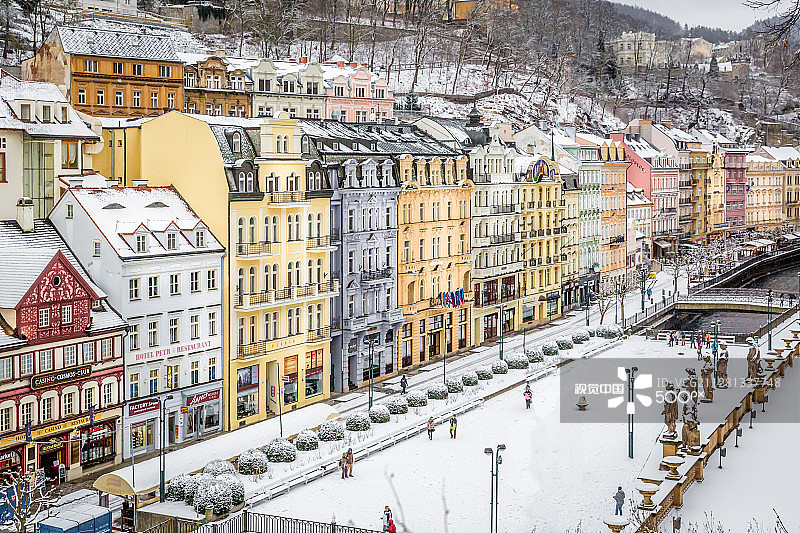 捷克共和国卡罗维发利（卡尔斯巴德）的雪景图片素材