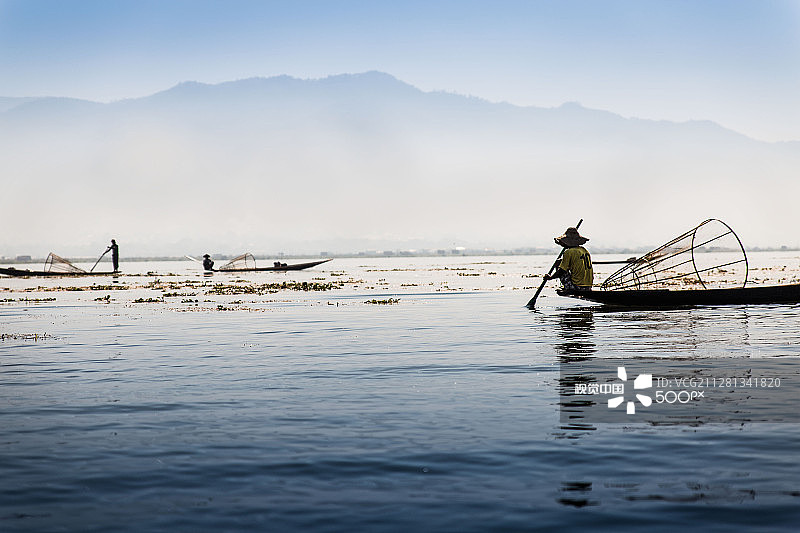 茵莱湖渔民图片素材