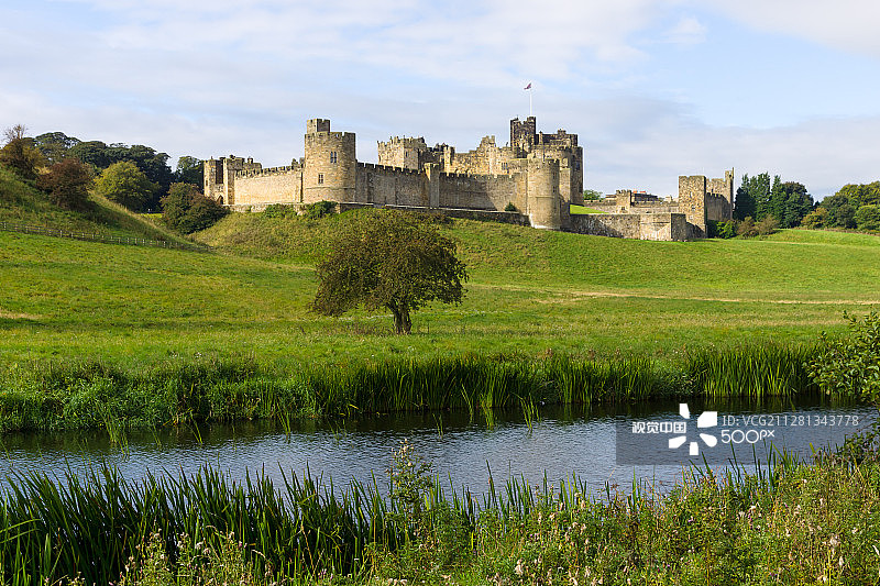 阿尼克城堡与阿恩河图片素材