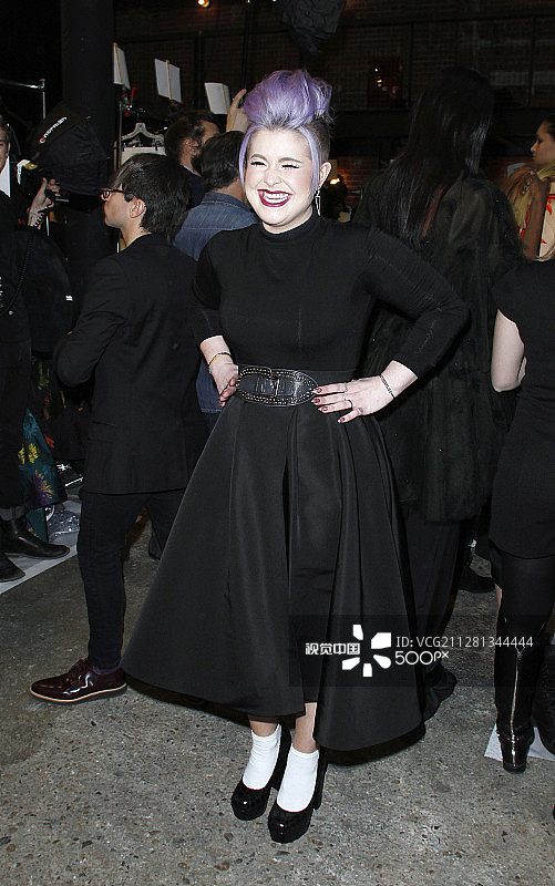 2015梅赛德斯-奔驰秋冬时装周Christian Siriano秀场后台模特准备图片素材