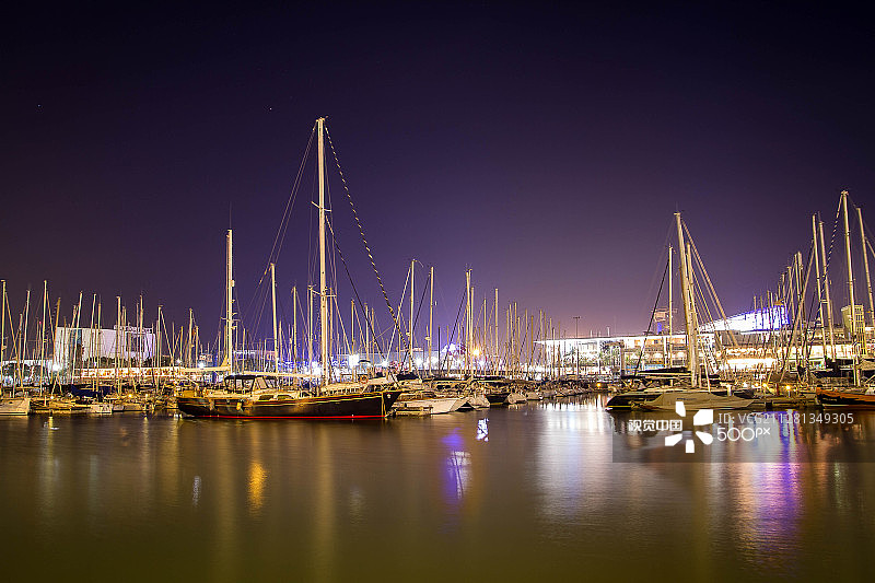 巴塞罗那港口的船只图片素材