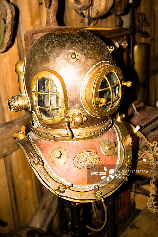 老潜水员图片素材