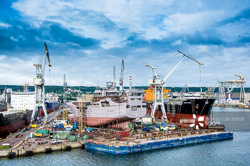 波兰格丁尼亚的码头港口和造船厂景观图片素材