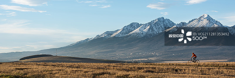 骑行前往弗尔博夫图片素材