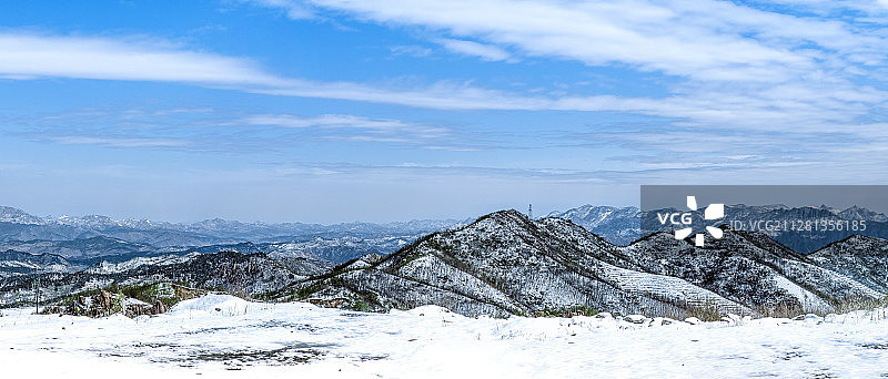 早春位于河北秦皇岛祖山风景区降了一场瑞雪图片素材