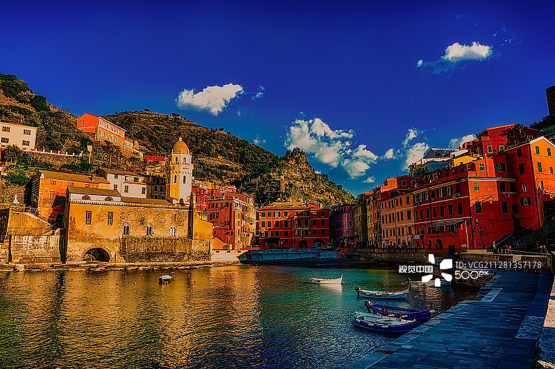 蓝天下的建筑景观图片素材