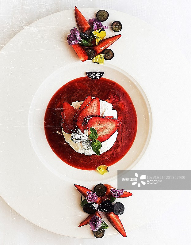 草莓巴甫洛娃图片素材