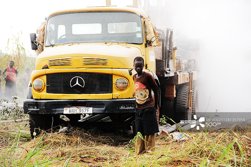 乌干达基特古姆的男孩，非洲图片素材