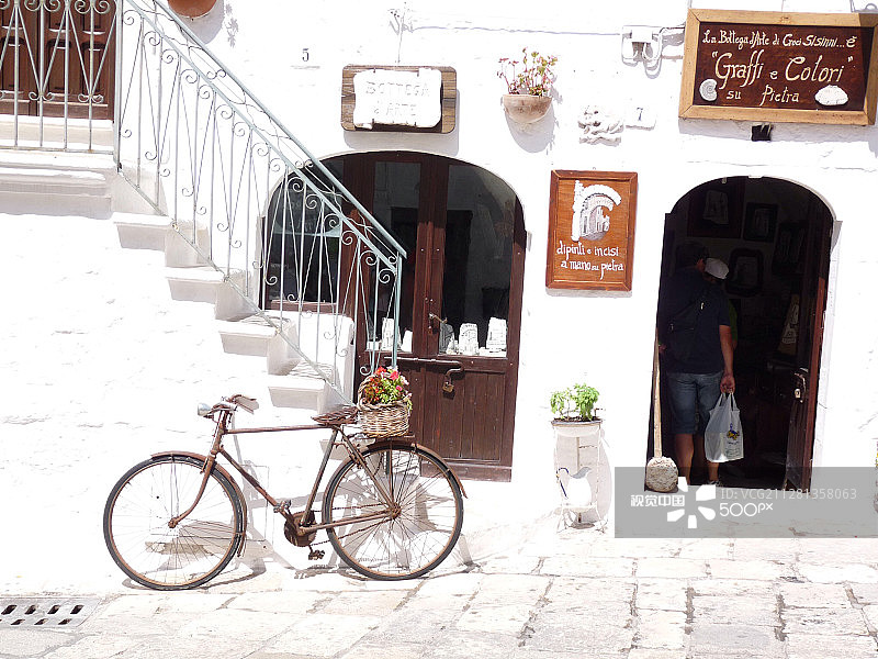 奥斯图尼（意大利）的自行车图片素材