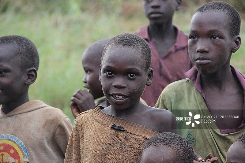 充满希望的学生们 - 乌干达基特古姆，非洲图片素材
