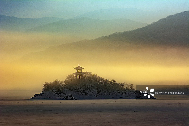 松花湖金山亭图片素材