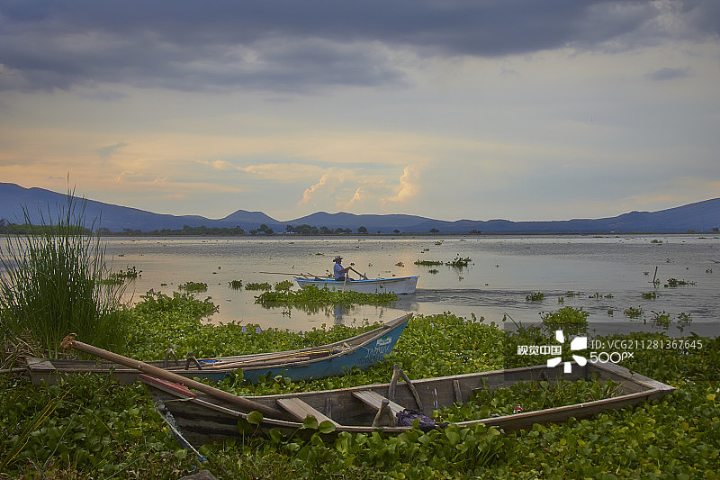 尤里里亚湖图片素材