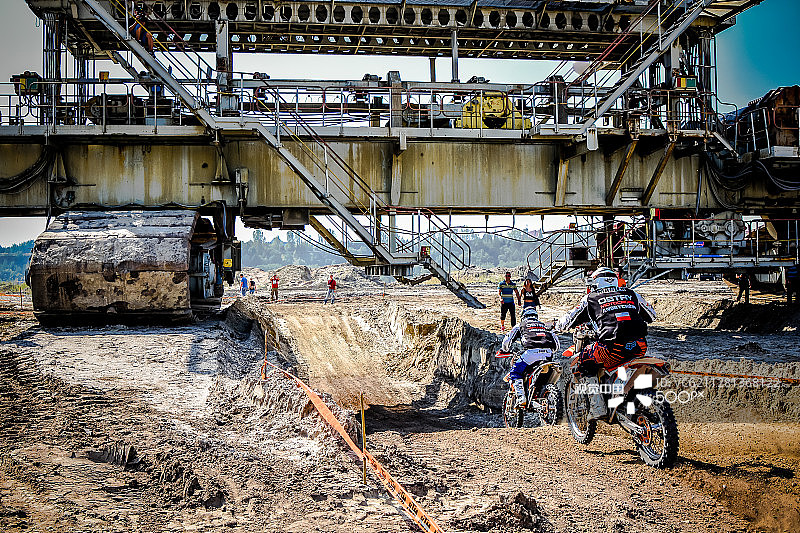 越野摩托与硬派耐力赛图片素材