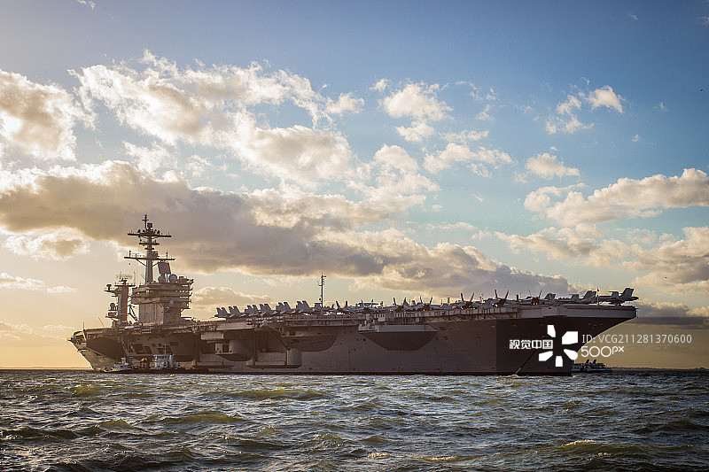 西奥多·罗斯福号航空母舰CVN-71图片素材