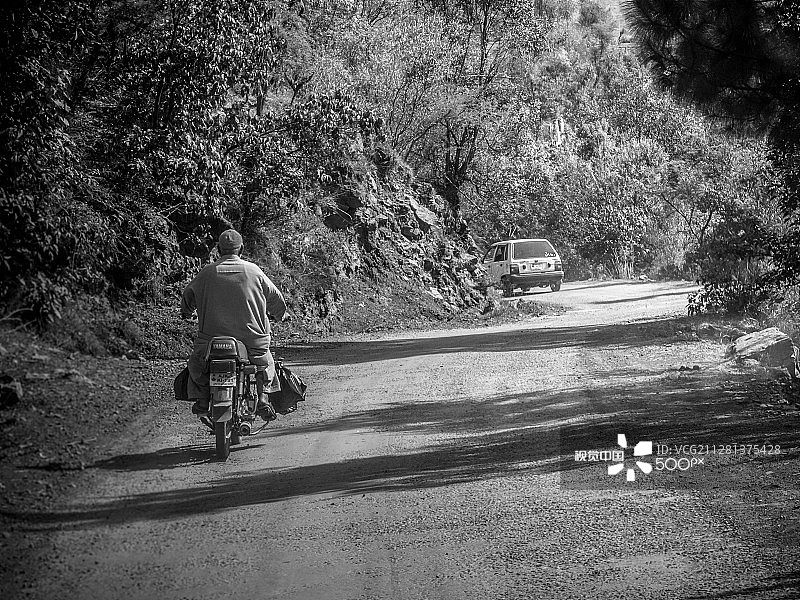 摩托车穿越克什米尔图片素材