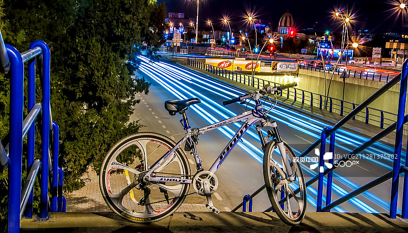 自行车长曝光图片素材
