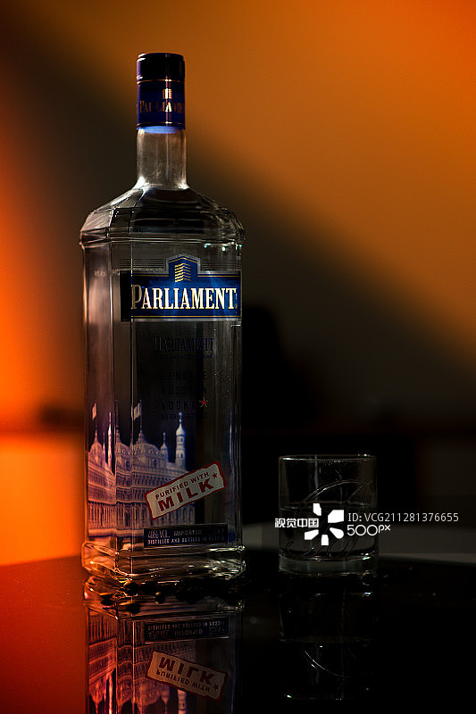 伏特加酒反射效果图片素材