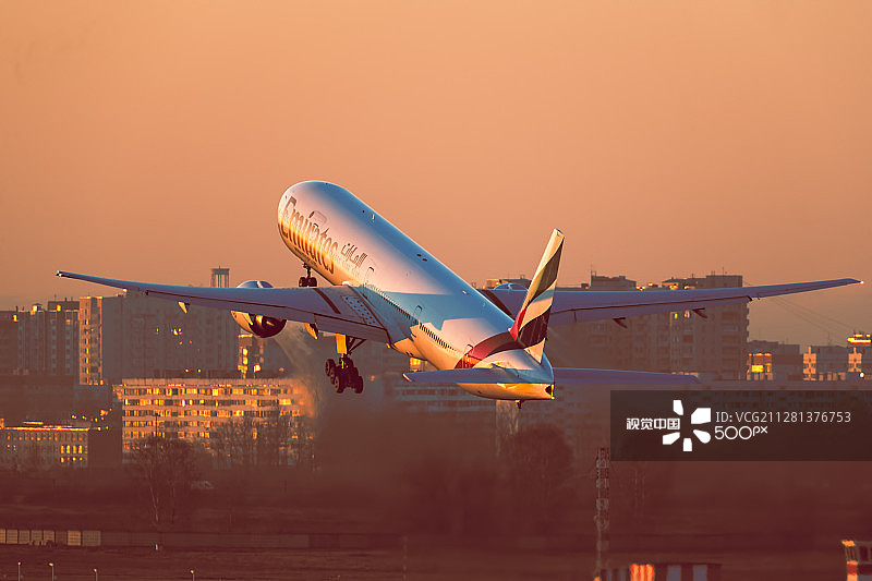 阿联酋航空波音777飞机图片素材