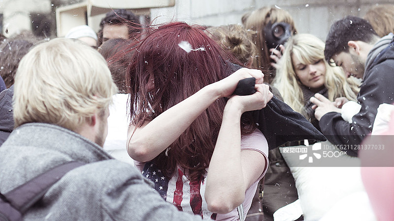 水坝广场枕头大战图片素材