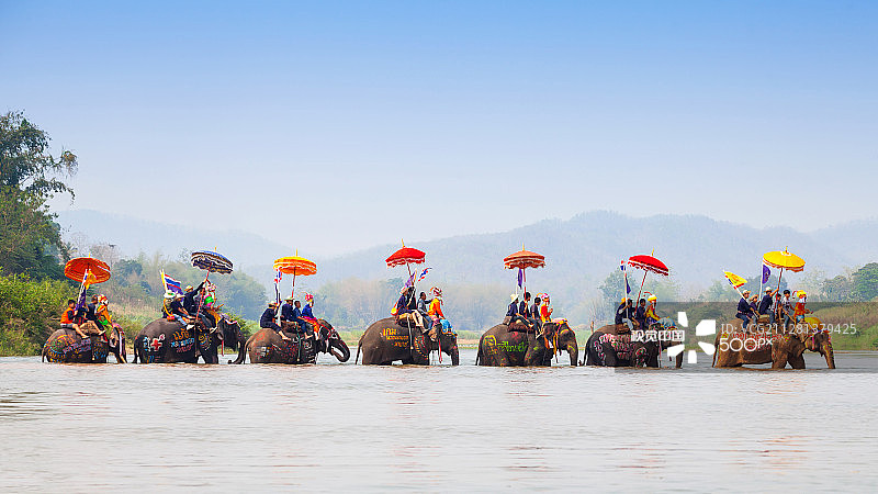 哈萧寺的素可泰大象背上的出家游行节图片素材