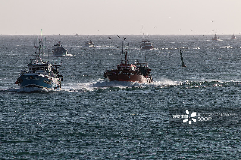 拖网渔船赛图片素材