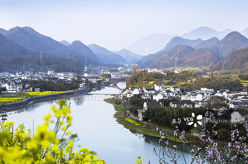 皖南山村-春到龙川图片素材
