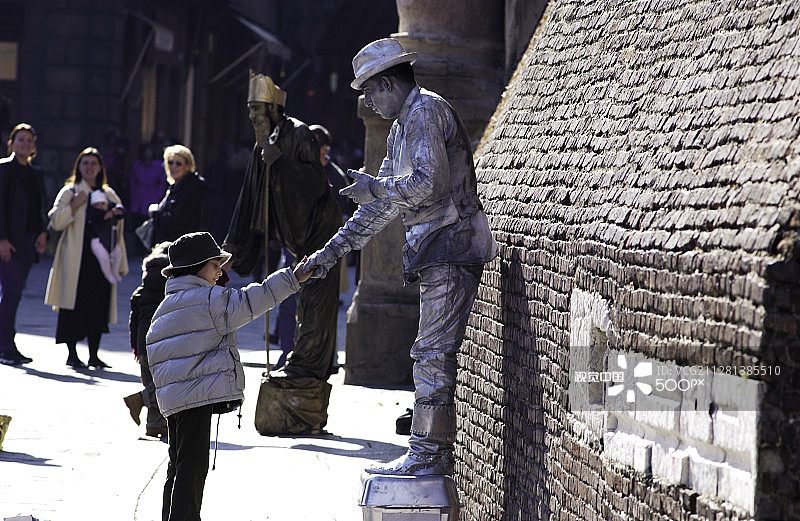 街头艺术家图片素材