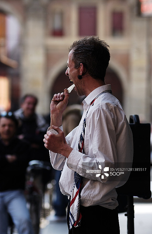 街头艺术家图片素材