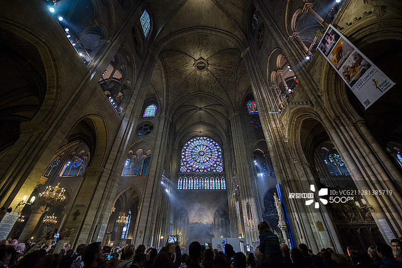 巴黎圣母院的周日弥撒图片素材