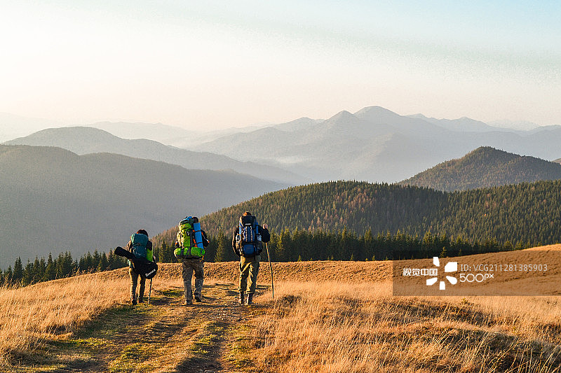漫长而艰难的道路图片素材