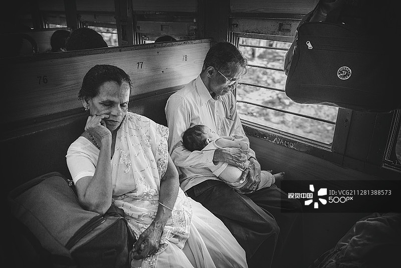 在火车上图片素材