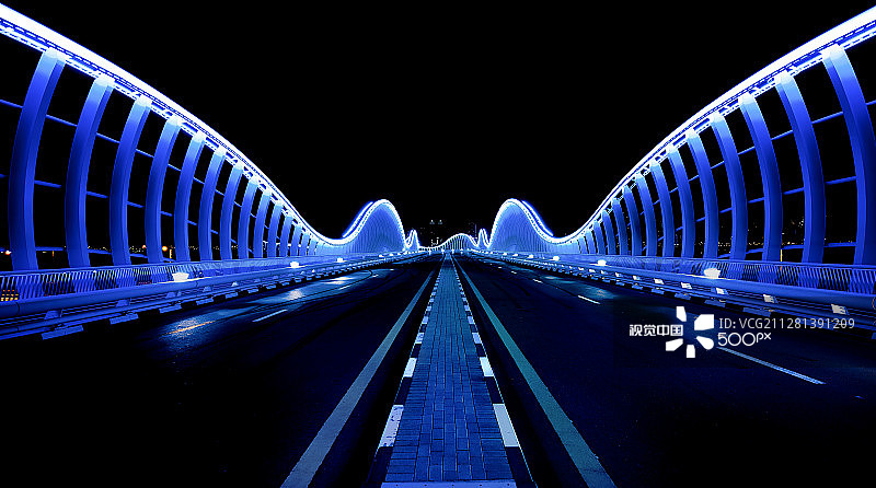 蓝色迈丹皇家桥迪拜图片素材