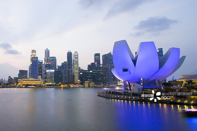 新加坡天际线和滨海湾景色图片素材