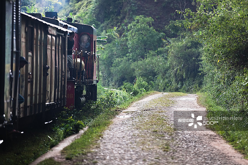 开往马纳卡拉菲亚纳兰楚阿的火车图片素材
