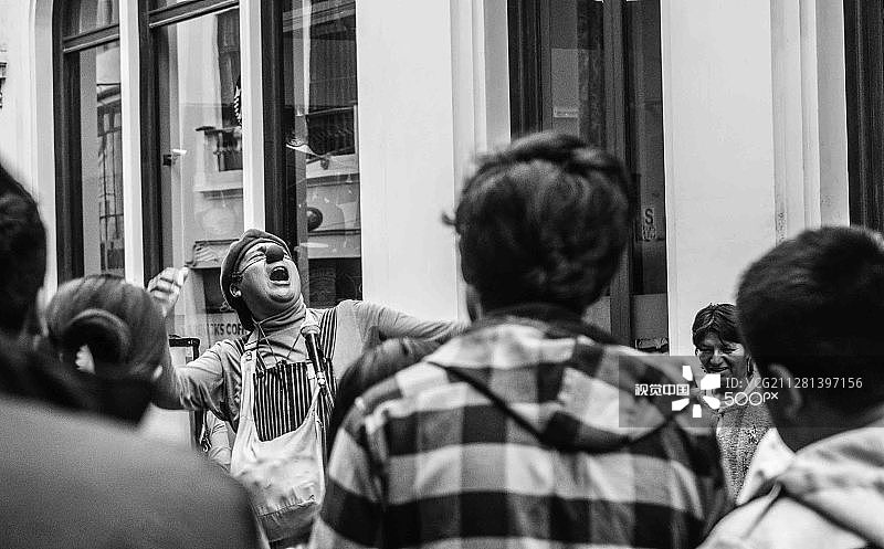 街头的滑稽演员图片素材