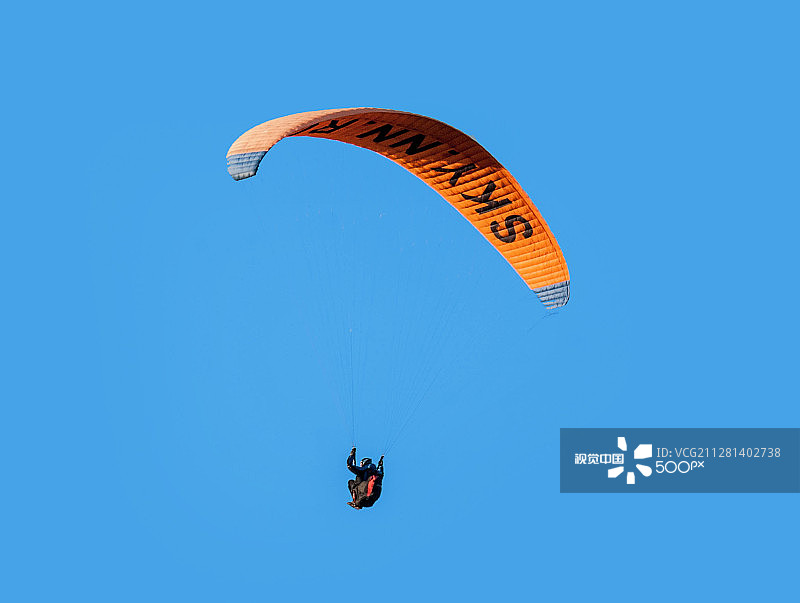 穿过天空图片素材