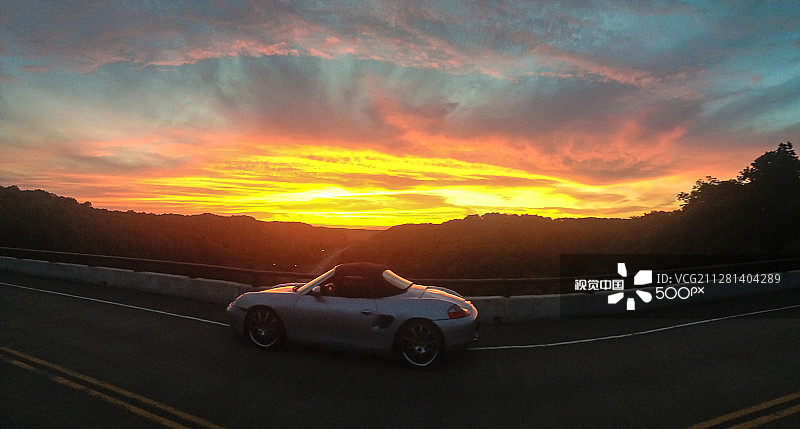 保时捷日落景色图片素材