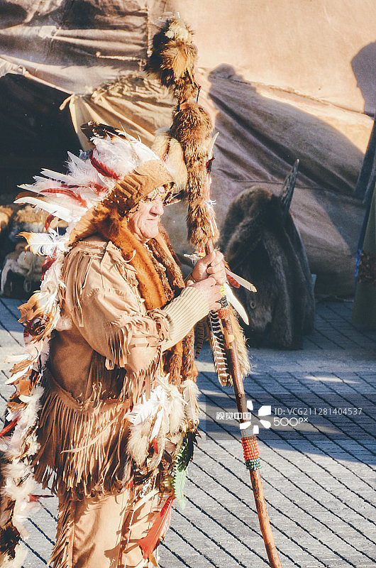 盛装打扮的北美洲印第安人图片素材