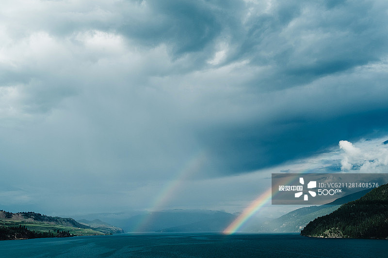 卡拉马尔卡湖双彩虹图片素材